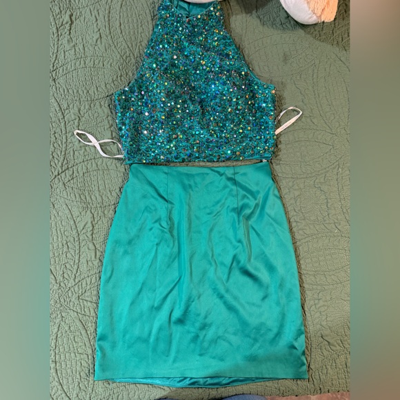 Sherri Hill Dresses & Skirts - Sherri Hill Emerald Green Two Piece Dress